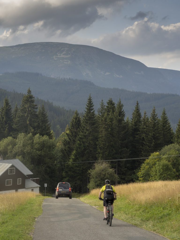 cycling in the giant mountains