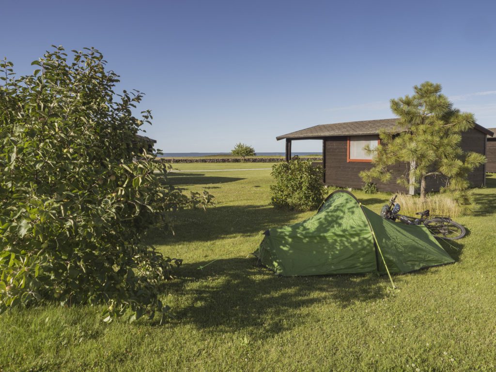 Regatta Montegra - a great low-budget lightweight tent for bike touring